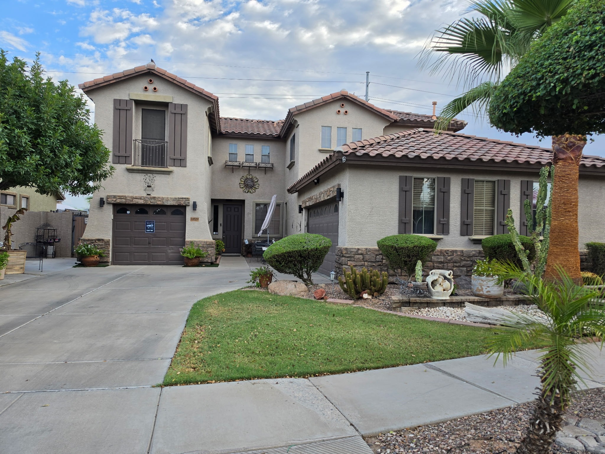 Two-story Phoenix Valley home with a BlackHorse roof